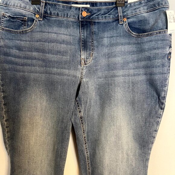 NWT Maurices Women's Jeans M Jeans 20W Classic Slim Straight, Short, Mid Rise - Picture 2 of 11